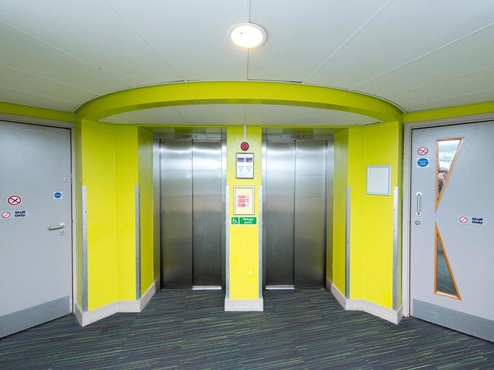 Yha Thameside Hostal *
