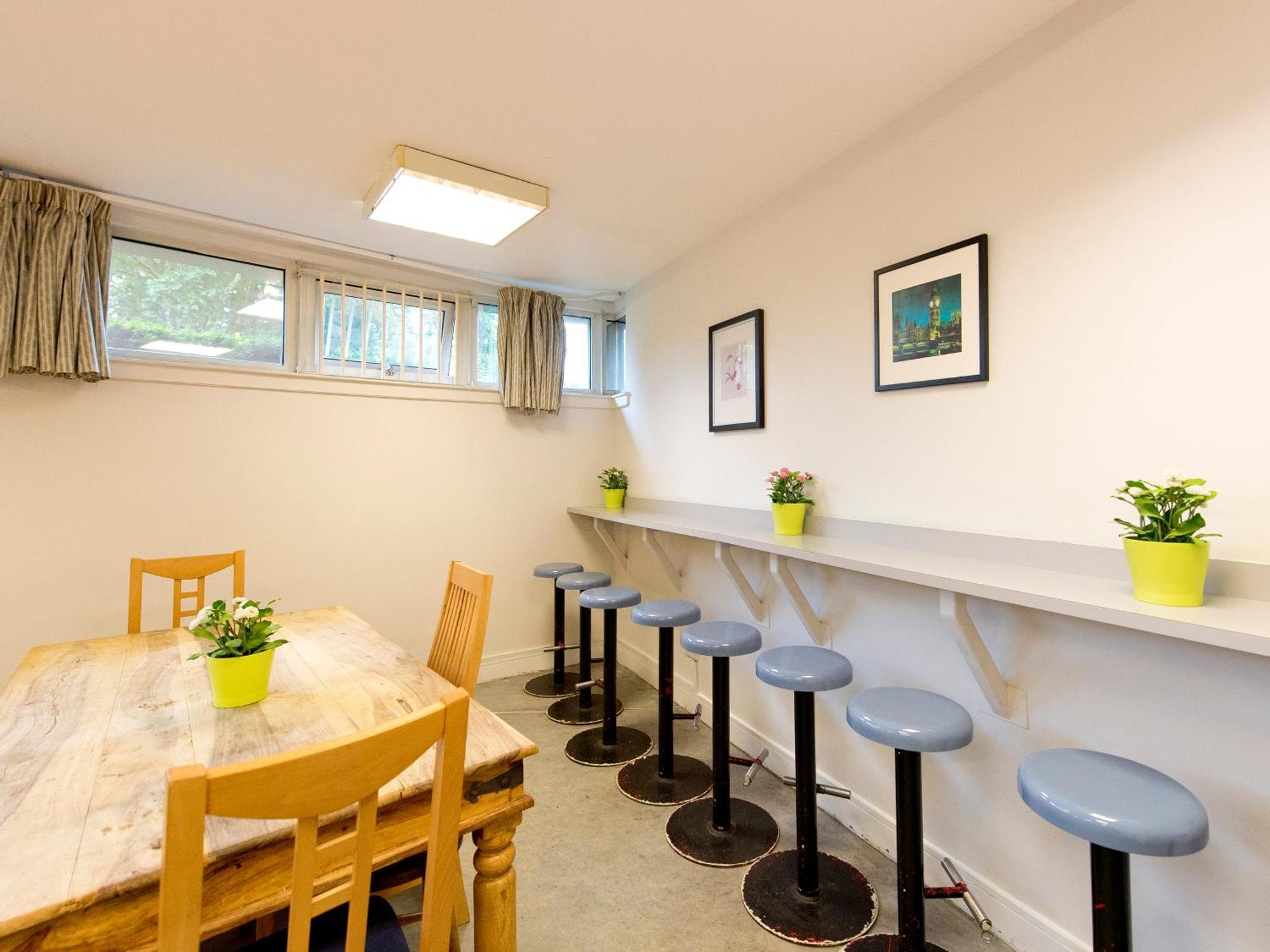 Yha Thameside Hostal
